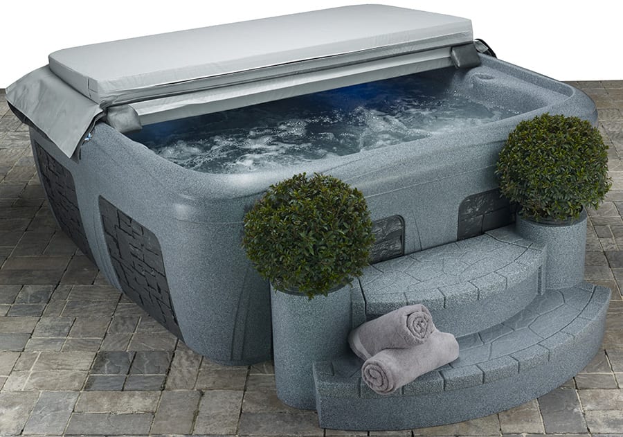 hot tub with steps